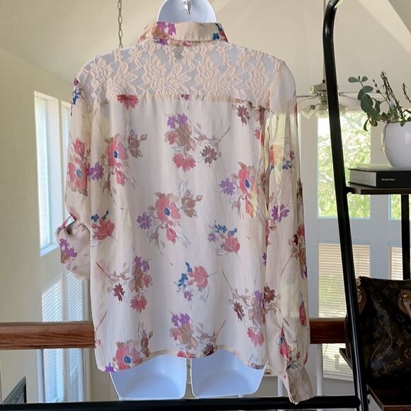 𝅺AMERICAN RAG Roll-tab Floral Button down Size M - Picture 5 of 10